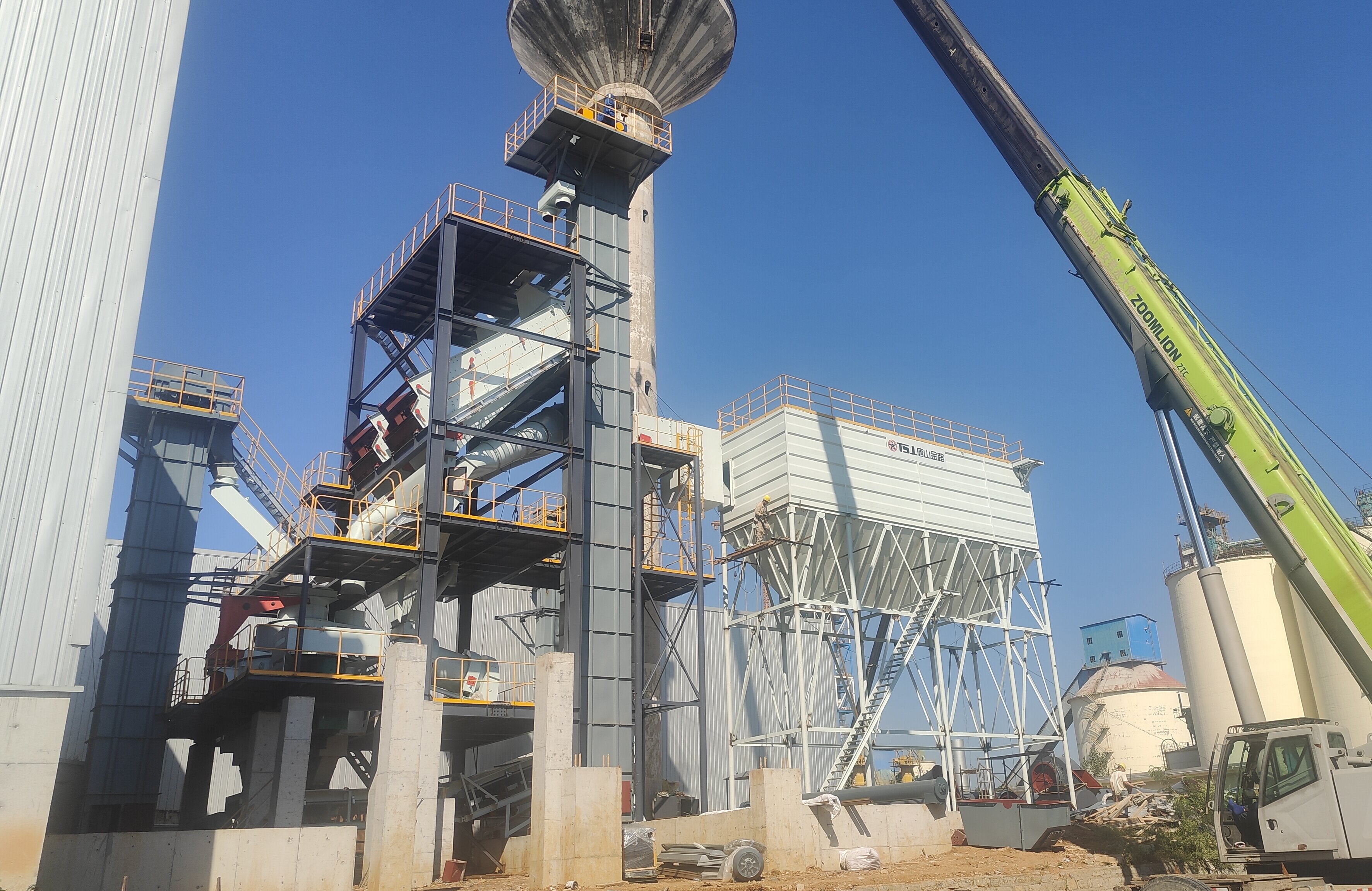 建筑垃圾堆成山？制砂楼一键 “点石成金”！