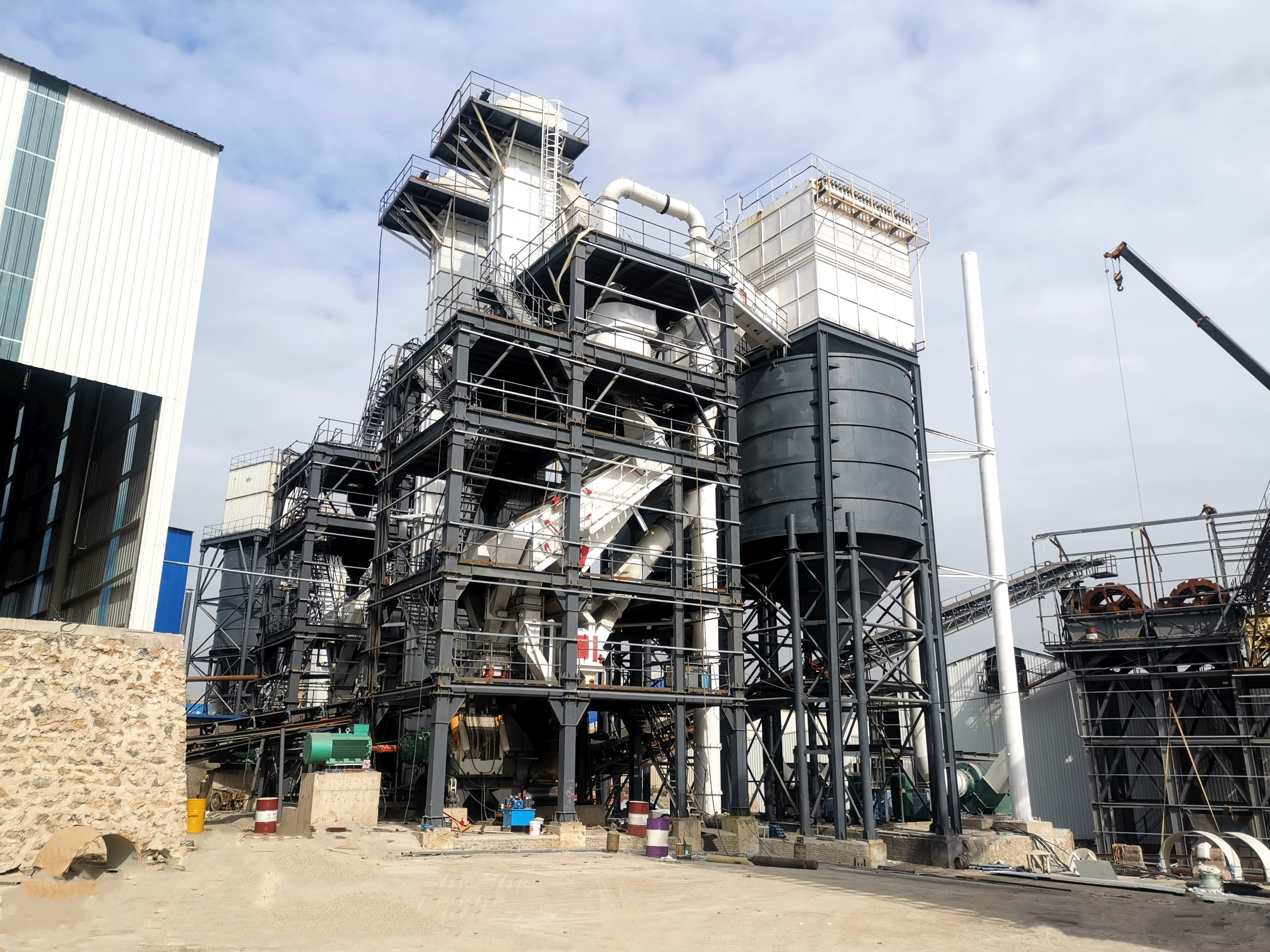 告别 “砂尘漫天”！绿色制砂楼凭这些优势，成为基建圈环保新标杆